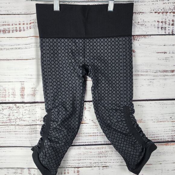 lululemon athletica Pants - Lululemon In the Flow‎ Crop II Ruched Leg Heathered Deep Coal Geometric Size 4